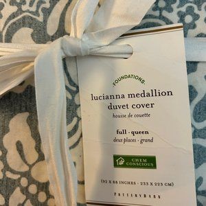 POTTERY BARN LUCIANNA MEDALLION DUVET COVER NWT Full Queen White Blue